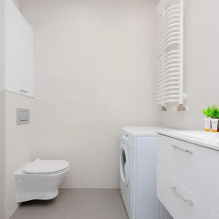 Piekne Z Balkonem Dla 2 Osob W Warszawie By Renters Apartment Warschau