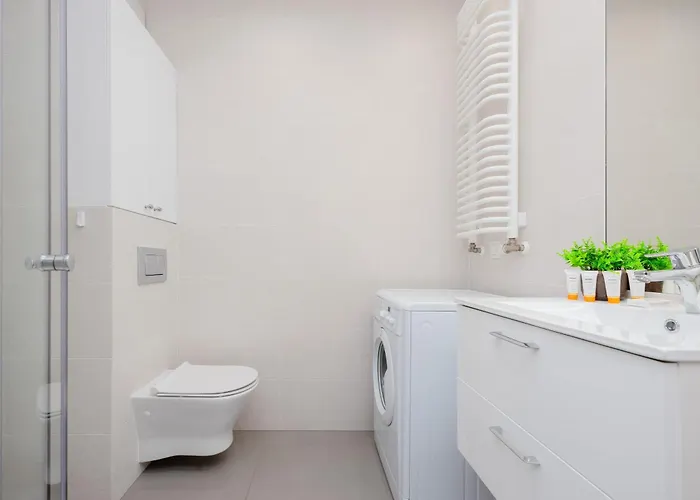 Piekne Z Balkonem Dla 2 Osob W Warszawie By Renters 아파트 바르샤바