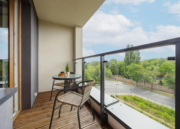 Piekne Z Balkonem Dla 2 Osob W Warszawie By Renters